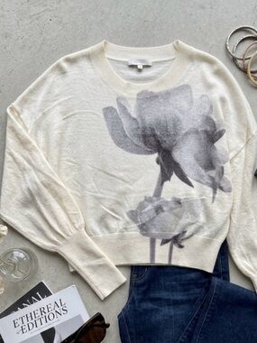 Graphic Floral Ivory Rose Romantic Minimalist Express Knit Sweater | Size Small